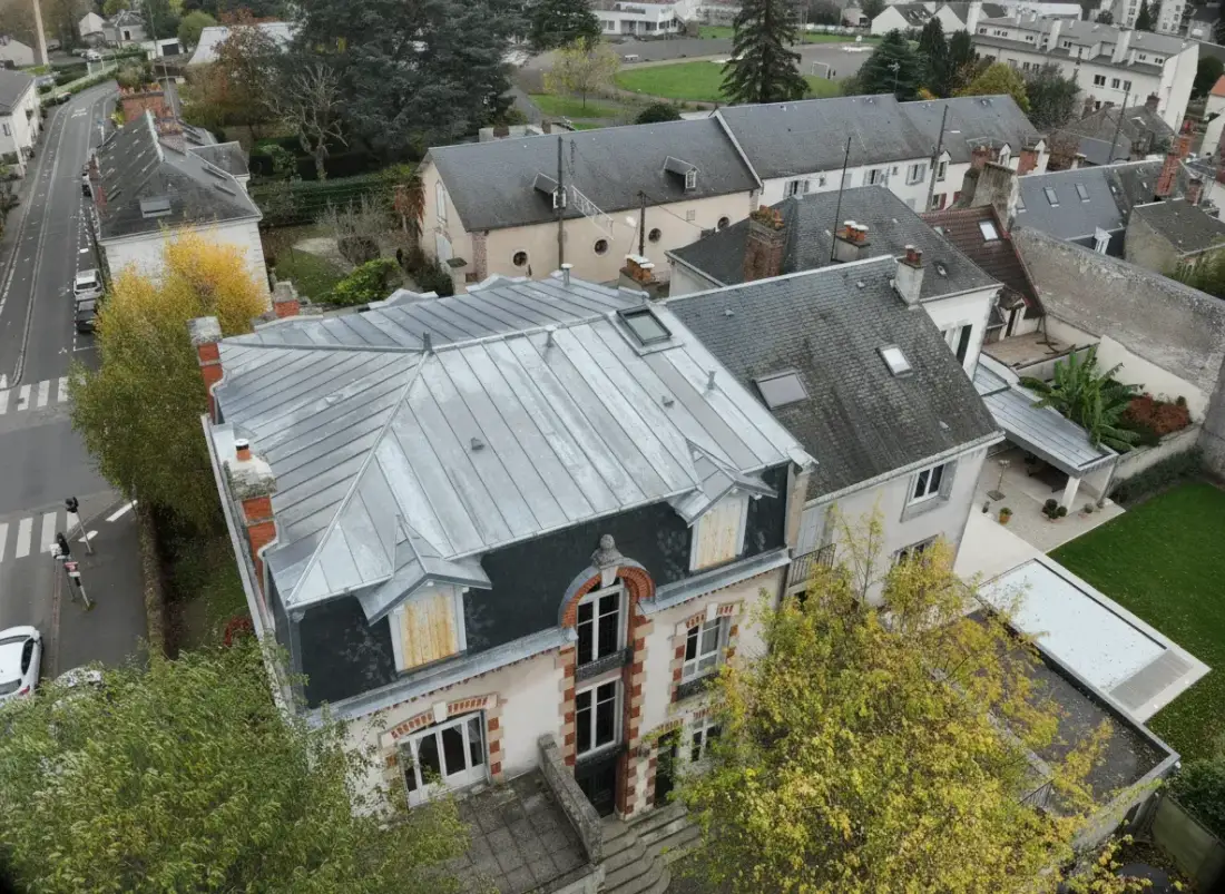 Inspection de toiture par drone dans l'Indre-et-Loire