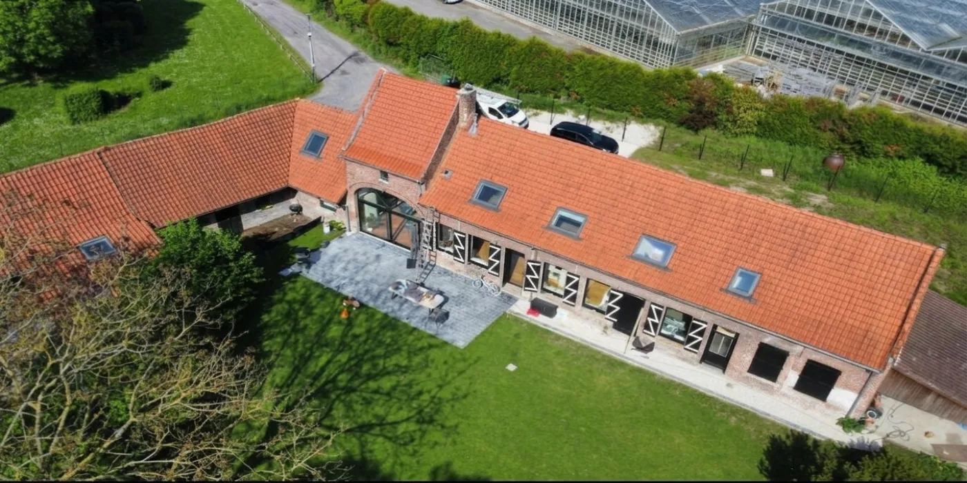 Nettoyage de tuiles dans l'Indre-et-Loire